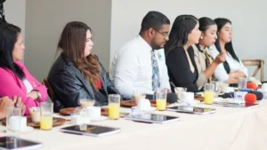 AHIBA inicia la celebración de sus 70 años junto a periodistas de la fuente económica con un taller sobre protección de datos y seguridad digital